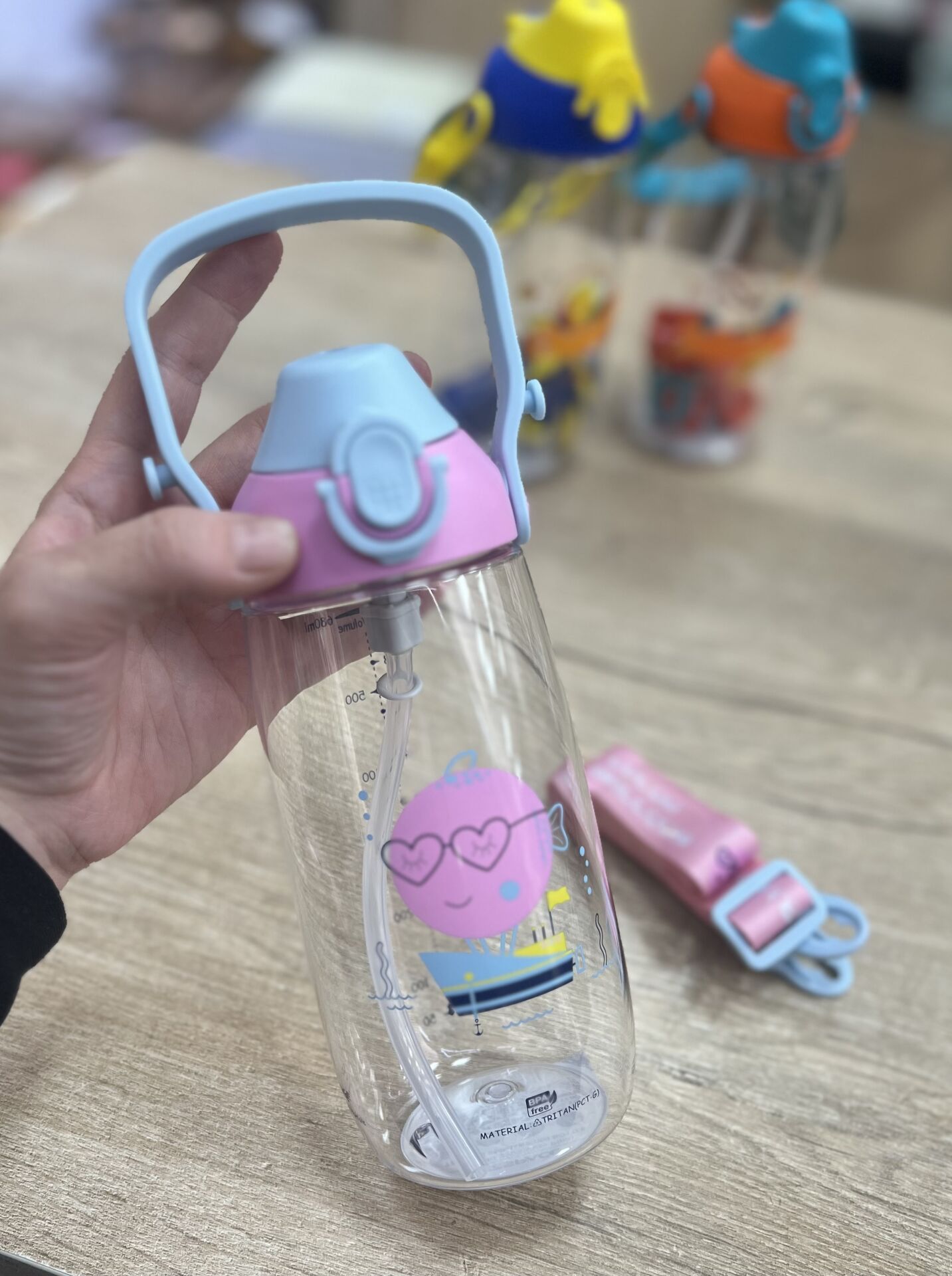 UZSPACE 680 ML MATARA SERT PİPETLİ (2202)