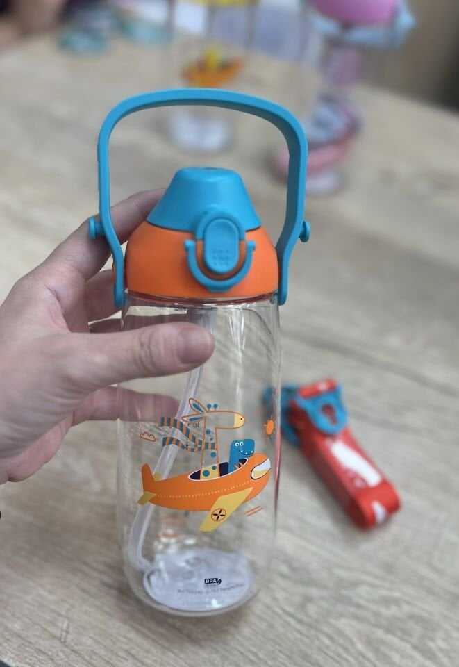 UZSPACE 680 ML MATARA SERT PİPETLİ (2202)