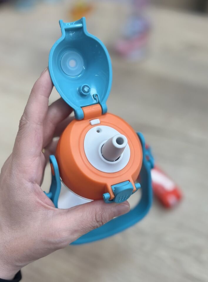 UZSPACE 680 ML MATARA SERT PİPETLİ (2202)