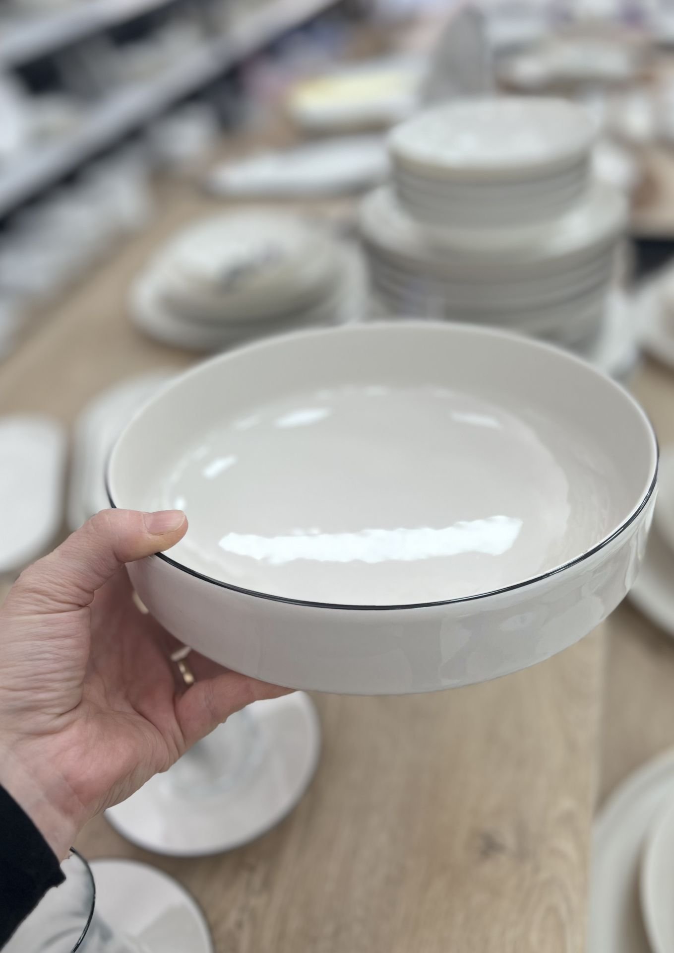Siyah Detay Büyük Boy Derin Servis Kase (23*8cm)