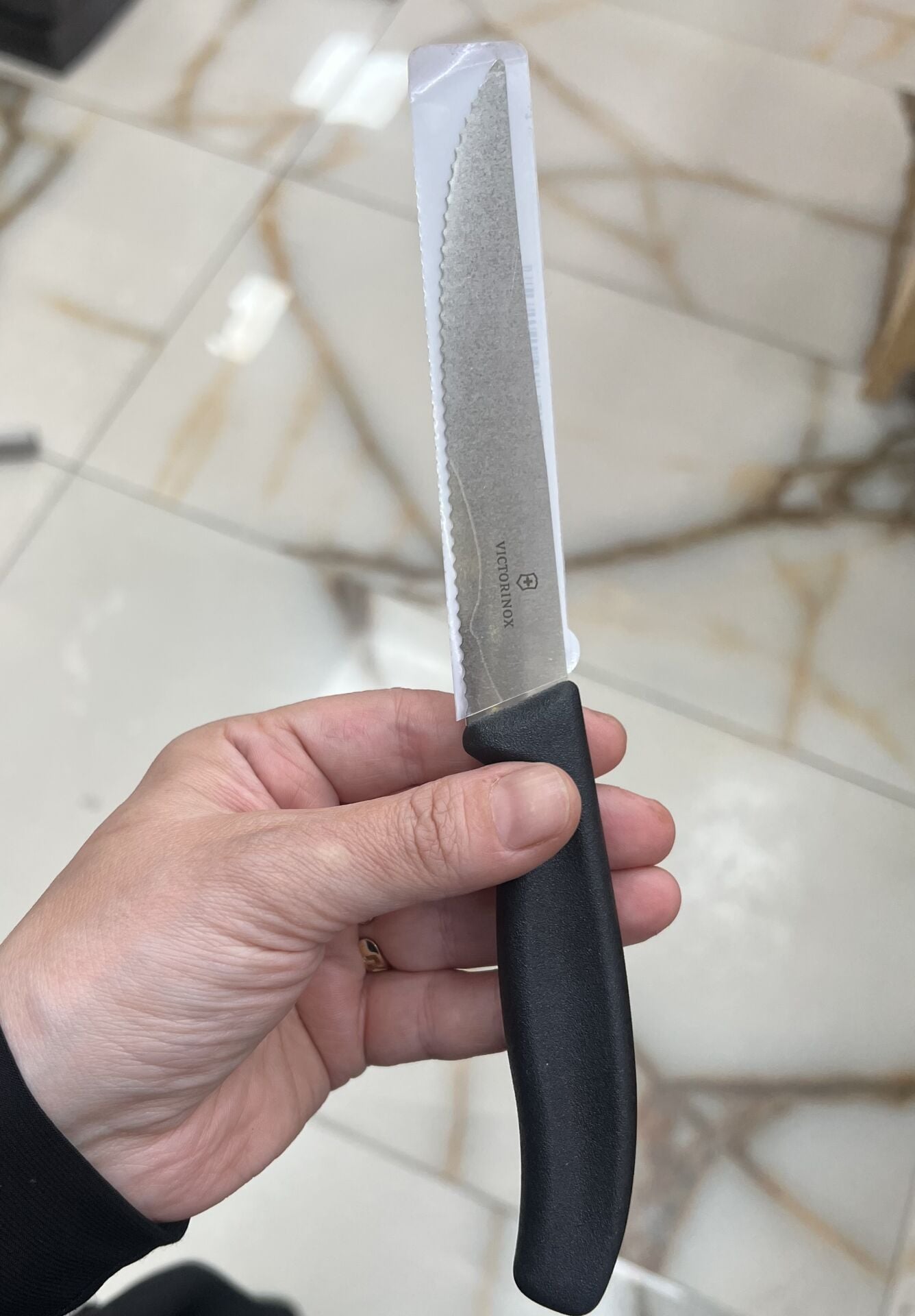 7933- VICTORINOX TIRTIKLI STEAK BIÇAK