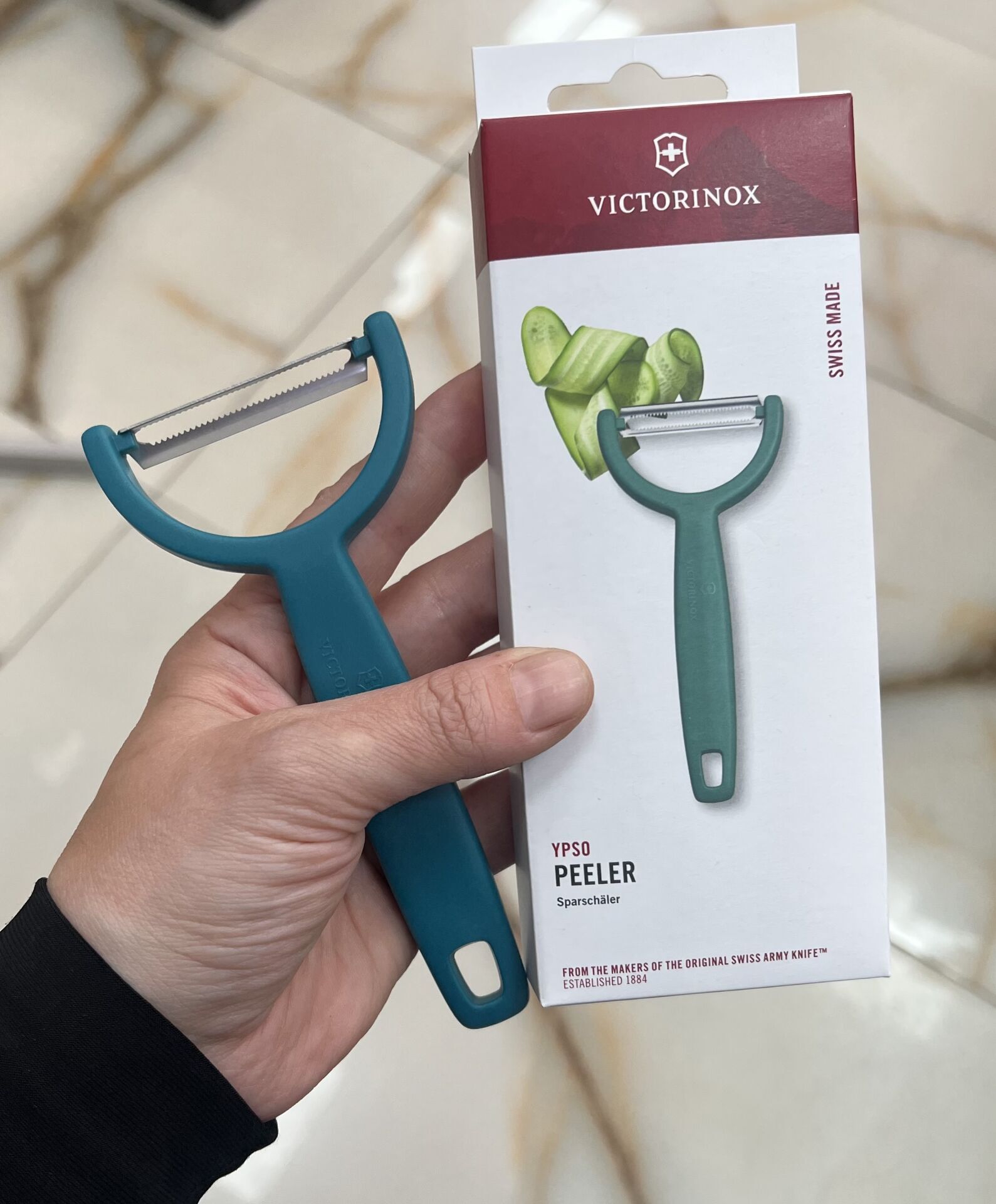 VICTORINOX DİK  SOYACAK (çift bıçaklı)
