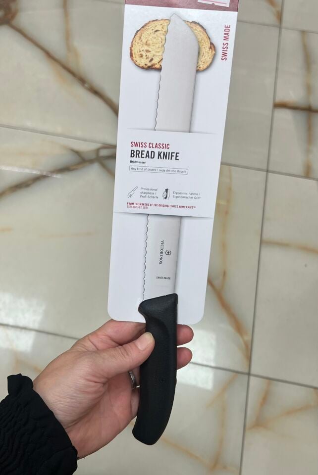 8633-21B VICTORINOX 21 CM EKMEK BIÇAK
