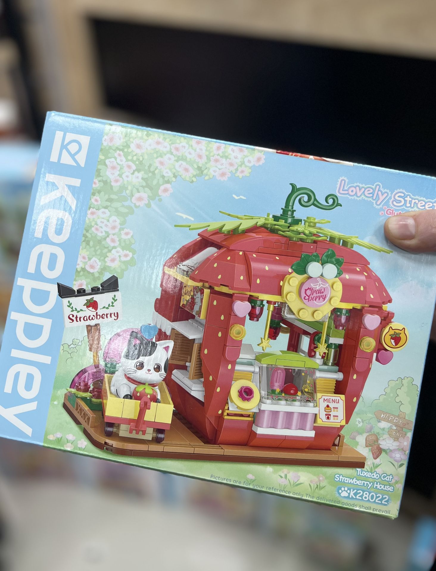 8022- Yapboz Çilek Dükkan 350 PARÇA