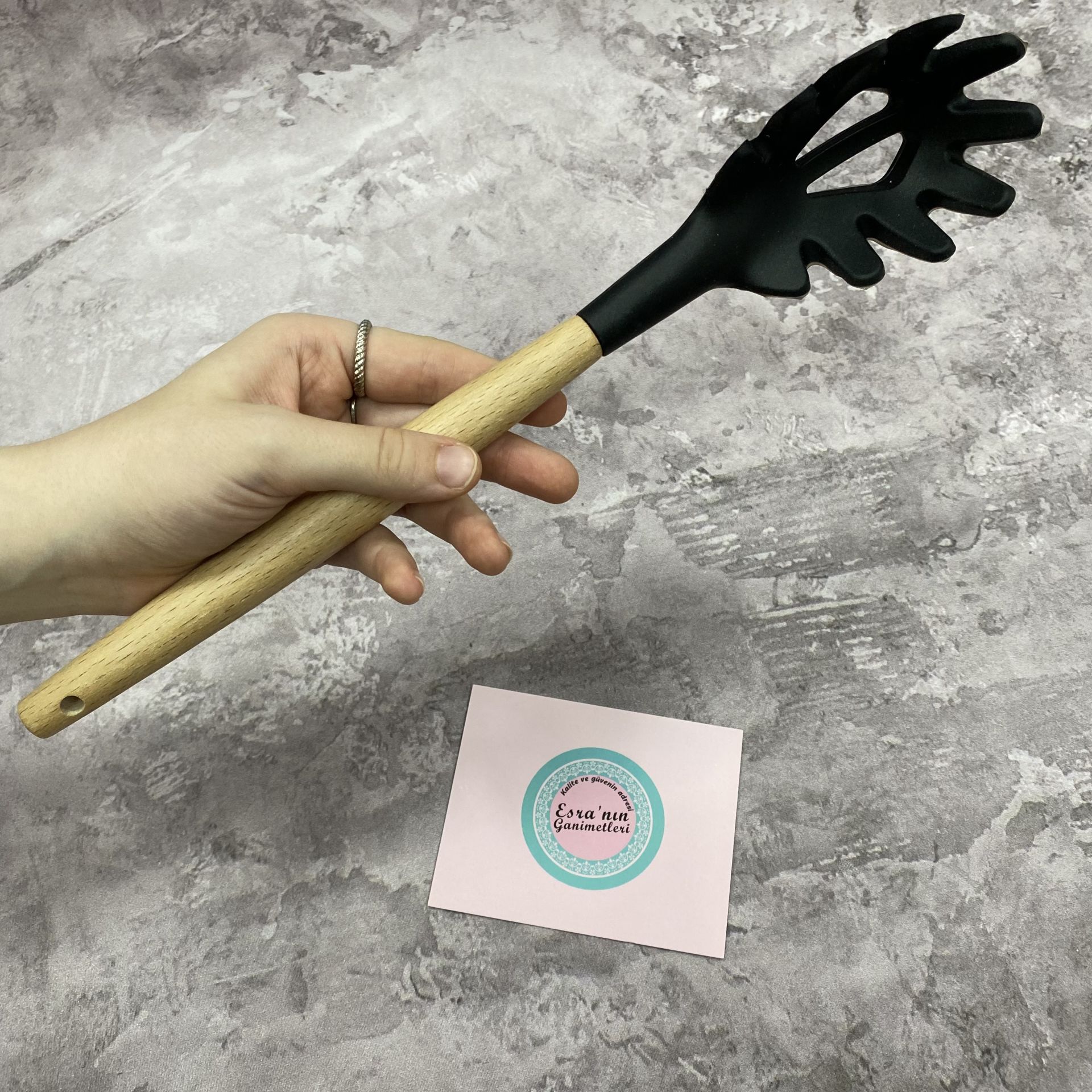 Bambu Saplı Silikon Makarna Kepçesi