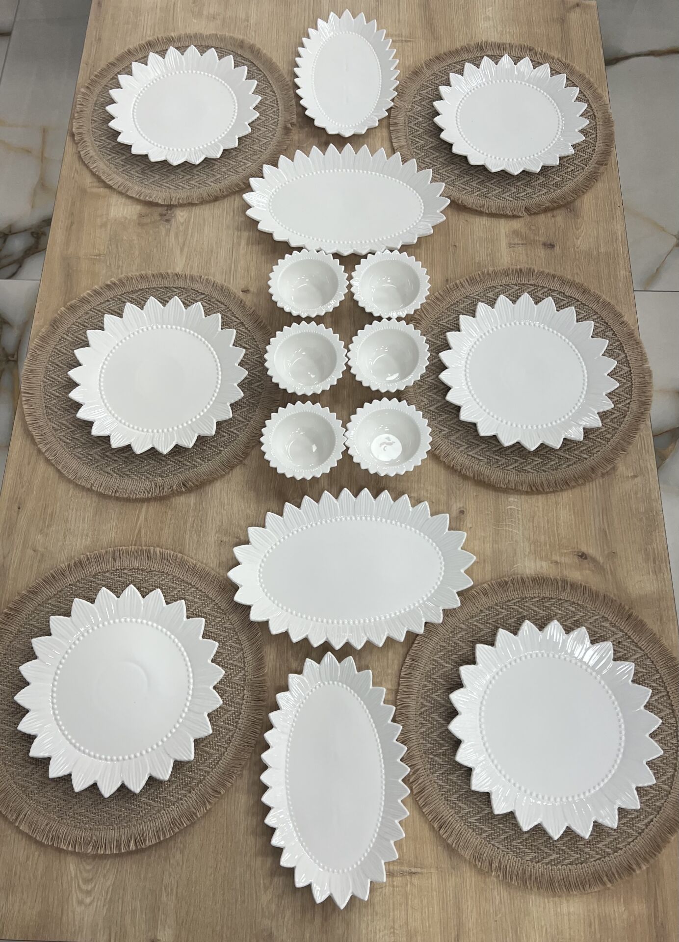 6 KİŞİLİK 16 PARÇA PORSELEN KAHVALT TAKIMI