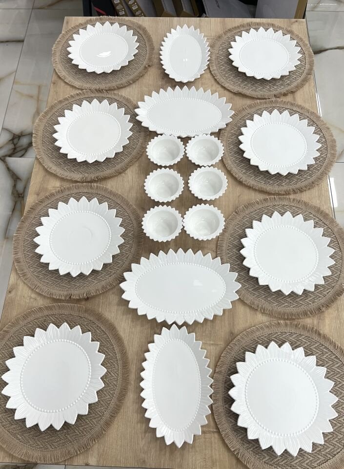 8 KİŞİLİK 18 PARÇA  PORSELEN KAHVALTI TAKIMI