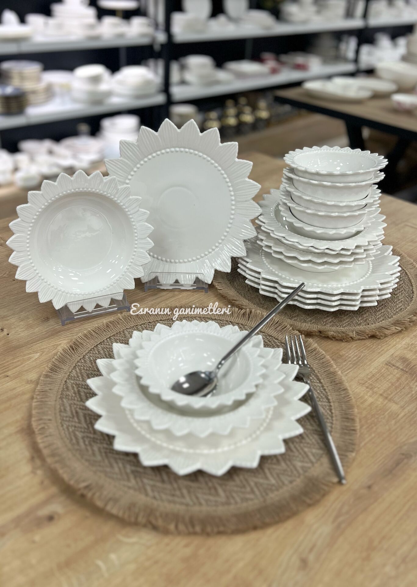 6 KİŞİLİK PORSELEN 18 PARÇA YEMEK TAKIMI